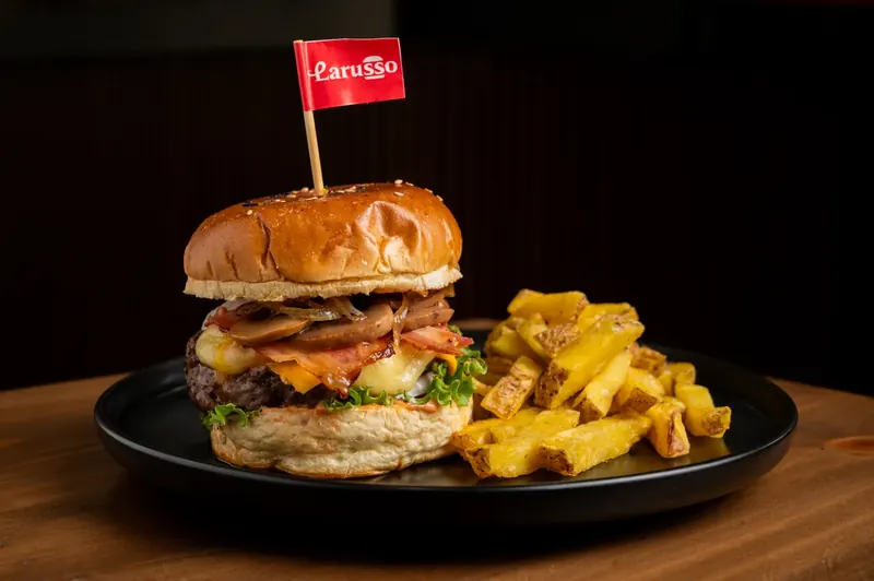 La Mozarusso de Larusso Burgers & Wings