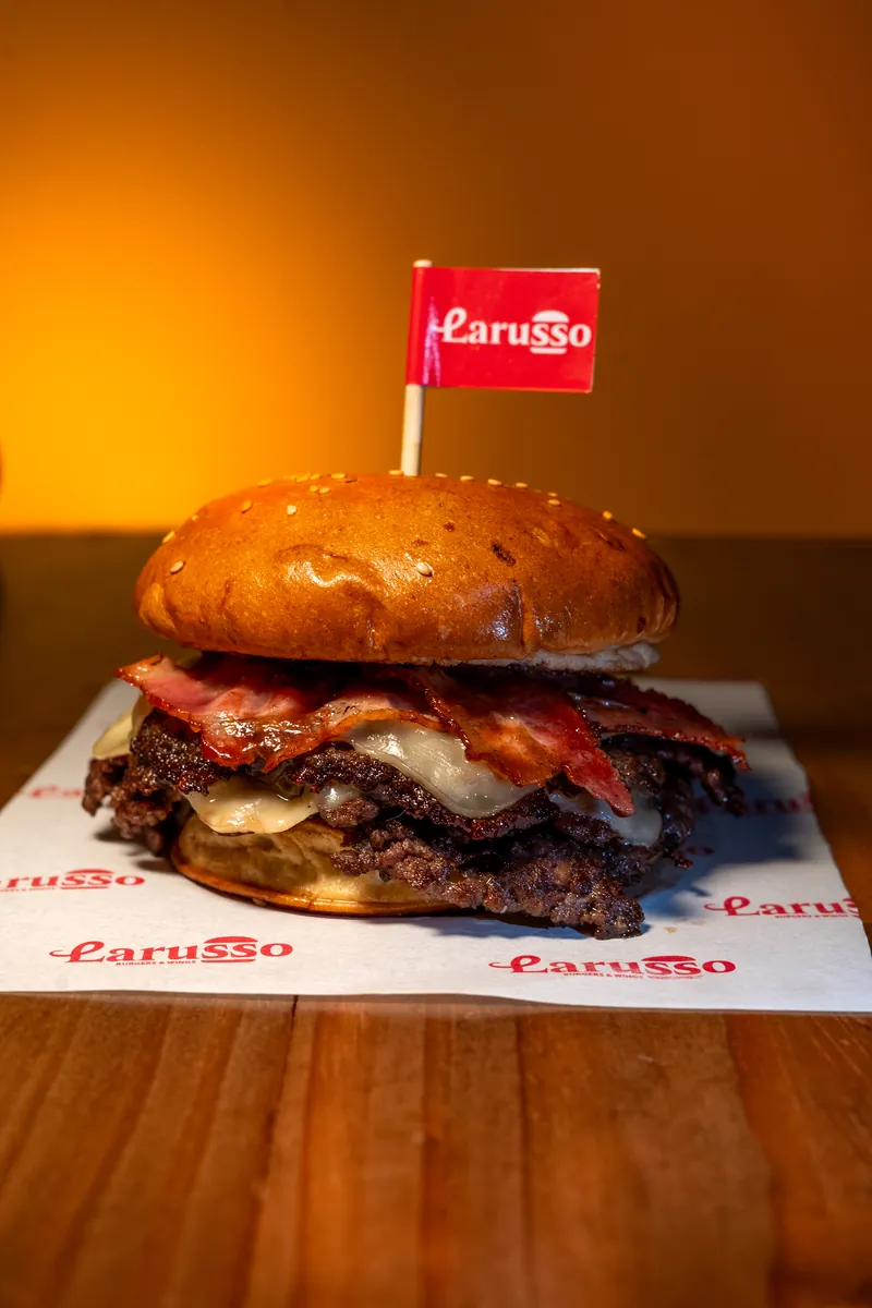 Smash Bacon Smoked de Larusso Burgers & Wings